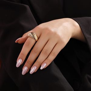 تصویر اصلی انگشتر طلا کم اجرت 18 عیار زنانه گلدم مدل مار پیچR-3311046